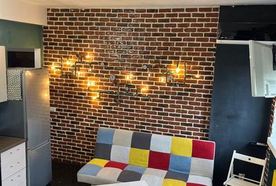 Garsonieră decomandată, mobilată în P-ța Sfânta Vineri