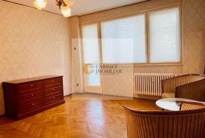 Apartament cu 3 camere semidecomandat în Crângași