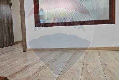 Apartament cu 4 camere de vânzare in zona centrala - 20