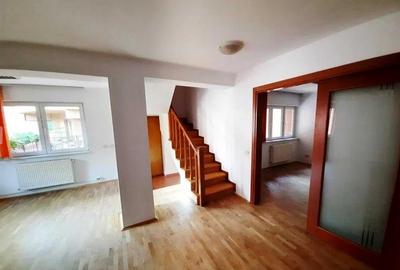 Apartament cu 4 camere decomandat în Ștefan cel Mare