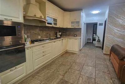 Apartament 3 Camere, Decomandat - 1