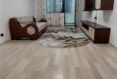 Apartament cu 3 camere decomandat, mobilat în Tractorul