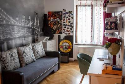 Apartament in vila, 80mp  loc parcare, mobilat, zona Centru Istoric 530 mp curte - 2