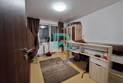 Apartament cu 3 camere decomandat, mobilat în Vlahuță