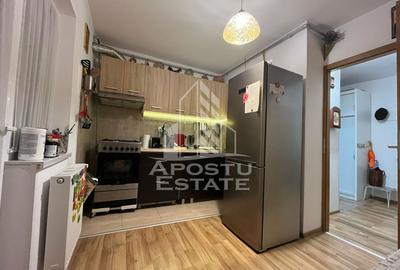 Apartament cu 3 camere decomandat, mobilat în Girocului