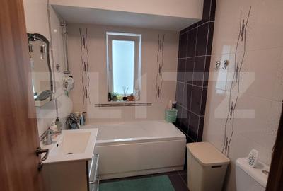 Apartament de vanzare, cu 3 camere, 66 mp, zona Pacurari - 9