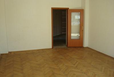 Birou, 96 mp în Universitate - 8