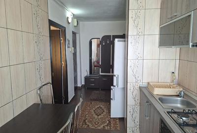 Apartament cu 3 camere decomandat în Tudor