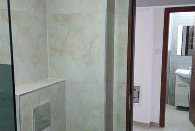 Apartament cu 3 camere decomandat în Floreşti