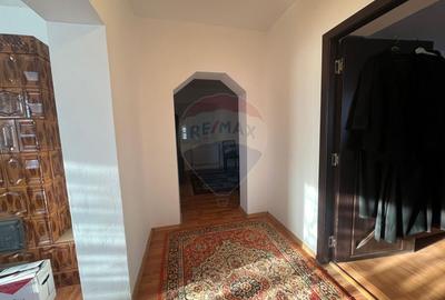 Casa cu 5 camere de vanzare in Priseaca 450 mp teren - 7
