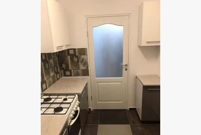 Apartament cu 3 camere semidecomandat, mobilat în Berceni