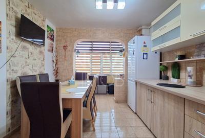 Apartament de inchiriat 3 camere etajul 4, cu lift,  Zona Vasile Aaron - 7