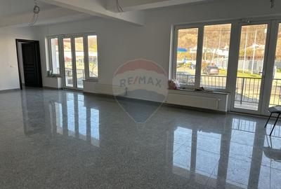 Spațiu comercial de 810 mp de închiriat - 2