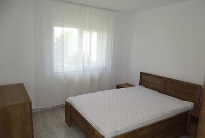 Apartament cu 2 camere decomandat în Tractorul
