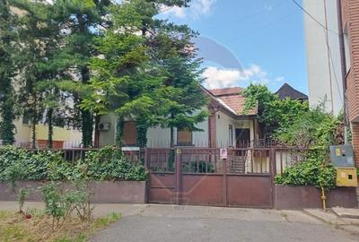 Casă cu 6 camere în Ultracentral