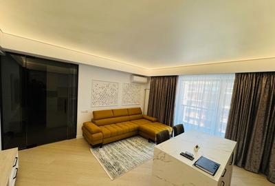 Apartament cu 3 camere semidecomandat, mobilat în Pipera