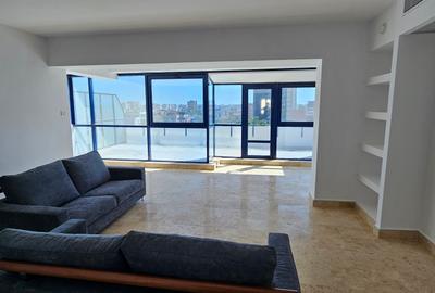 Apartament cu 5 camere decomandat în Polonă