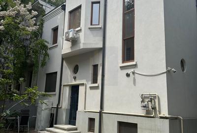 Casă cu 12 camere în Cotroceni