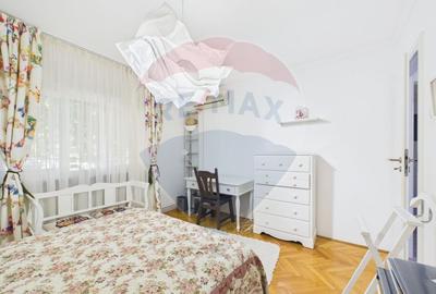 Apartament cu 4 camere de vanzare, Centrala proprie, 13 Septembrie - 27