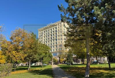 Apartament cu 2 camere semidecomandat, mobilat în Central