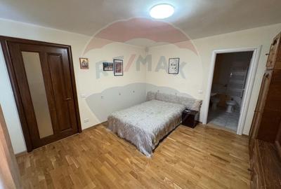 Casă / Vilă cu 6 camere de vânzare în zona Darmanesti - 1