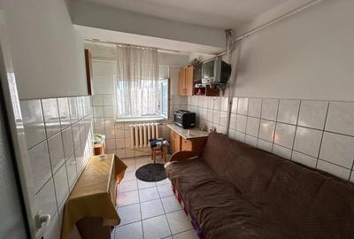 Garsoniera ,34mp, etaj 3, zona sud, Aleea Stadionului. - 1