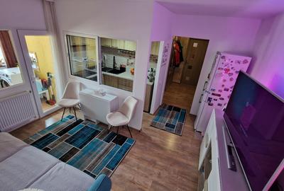 Apartament cu 3 camere decomandat, mobilat în Fetești-Gară