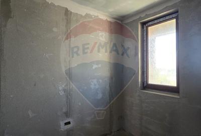 CASA CU ETAJ DE VANZARE LA GRI LA 12 KM DE ARAD ZIMANDUL NOU - 14