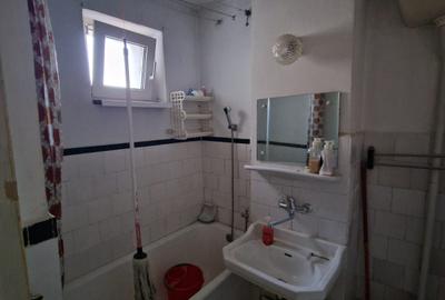 Vest, se vinde apartament semidecomandat trei camere ,pret 45000 euro negociabil - 10