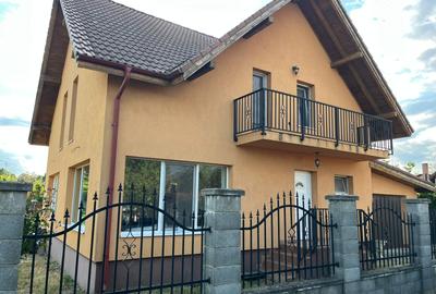 Casă individuală cu 3 camere în Sânmihaiu Român