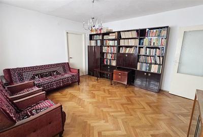 Apartament cu 3 camere semidecomandat, mobilat în Soarelui