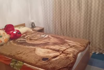 Apartament cu 3 camere decomandat, mobilat în Vitan