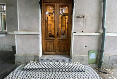 Casă cu 5 camere în Dorobanți