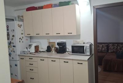Apartament 3 camere,etaj 3/3,  renovat,65000 euro neg, Policlinica 2 - 1