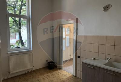 Spațiu pentru birouri / instituții – ultracentral, Str. Pitești - 17