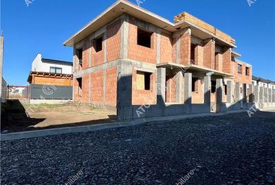 Casa cu 4 camere 2 bai si teren de 230 mp Selimbar - 1