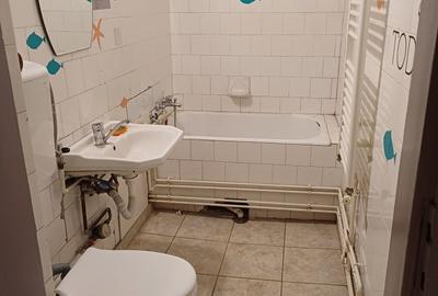 Vânzare apartament  pretabil cabinet,  birou 2 camere pe str.Horea - 2