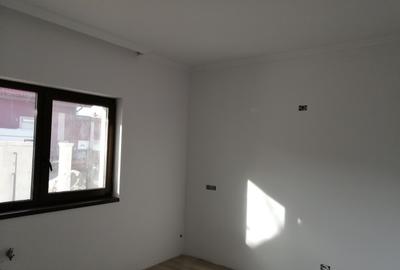 De vanzare jumatate de casa  duplex P+E situat in Timisoara, Dambovita - 2