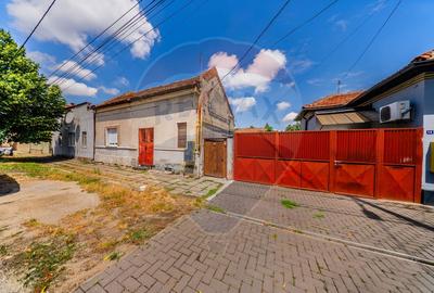 Apartament cu 2 camere de vanzare - curte comuna