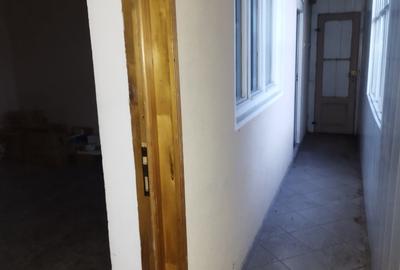 Vand casa cu 10 camere in zona 7 Noiembrie - 8