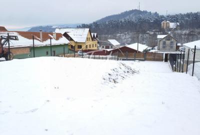 Teren intravilan 769 mp cu priveliște către munți și pădure - 5