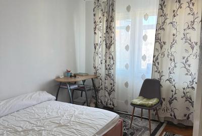 Apartament cu 3 camere decomandat, mobilat în Podu Roș