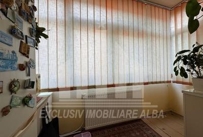 Apartament cu 3 camere | 2 bai | 64 mp | Parcare | Cetate - Mercur - 3