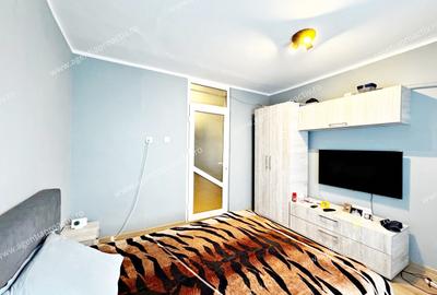 Apartament cu 3 camere decomandat în Micro 20