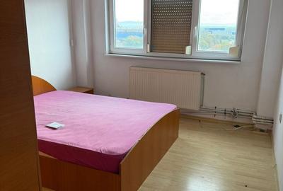 De vânzare apartament 3 camere decomandat - 2