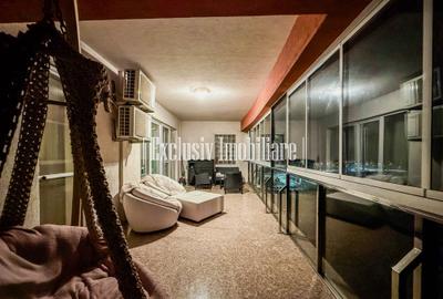 Vedere Frontala la Mare si Plaja la Picioare - Apartament cu Parcare Privata - 17