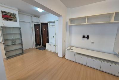 Închiriez apartament 3 camere - 8