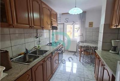 Apartament cu 3 camere decomandat, mobilat în Răcădău