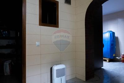 Oferta - vanzare pensiune 10 camere si casa de vacanta, Slanic Prahova - 42