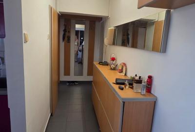 Apartament cu 3 camere decomandat, mobilat în 14 Mai